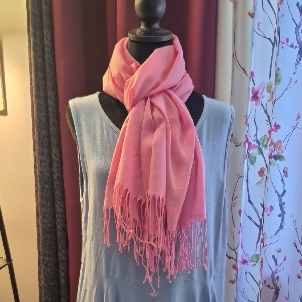 Elegant Pink Scarf with Fringe (A3)